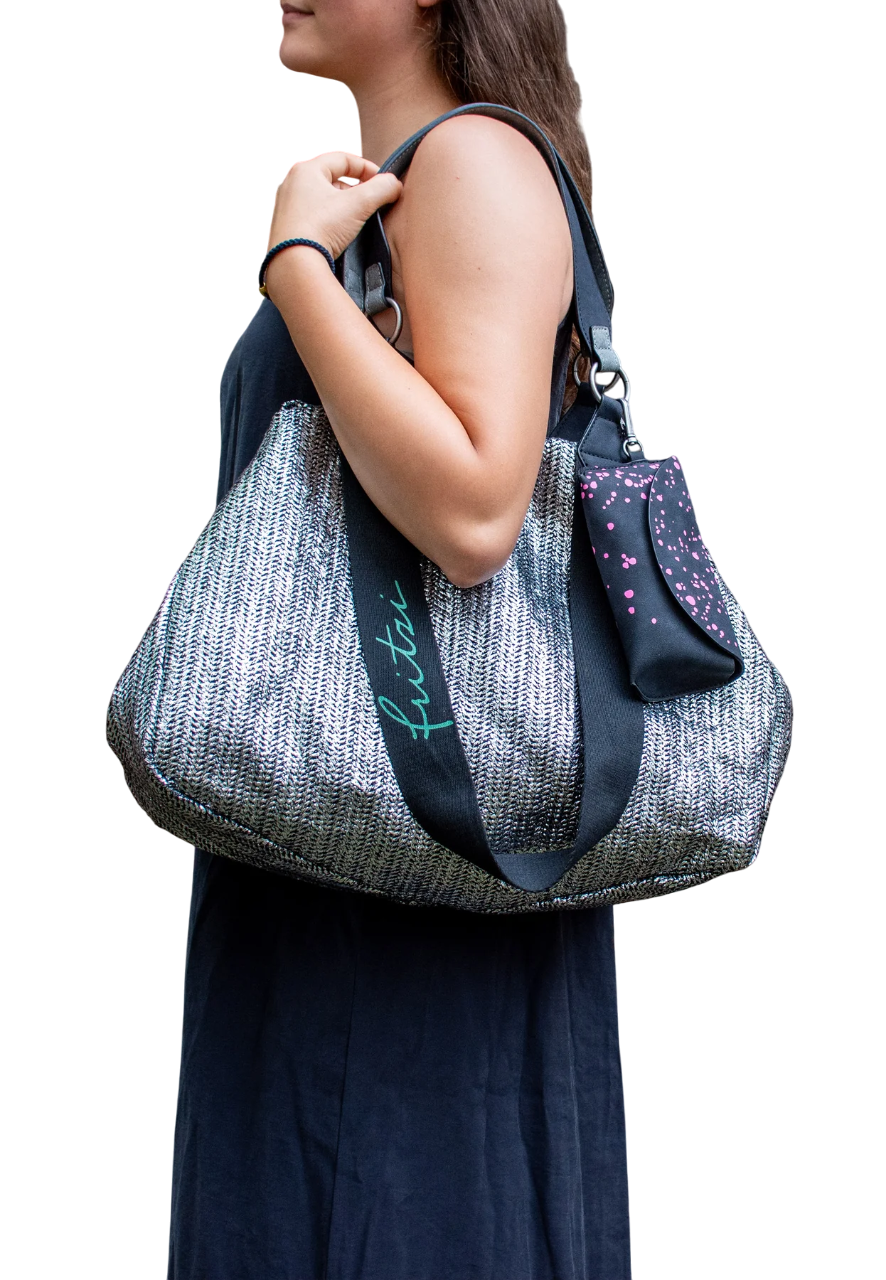 Schultertasche Izzy Medium Limited Silver Black