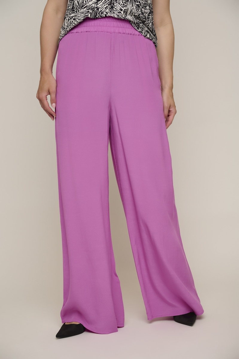 Wide leg trousers