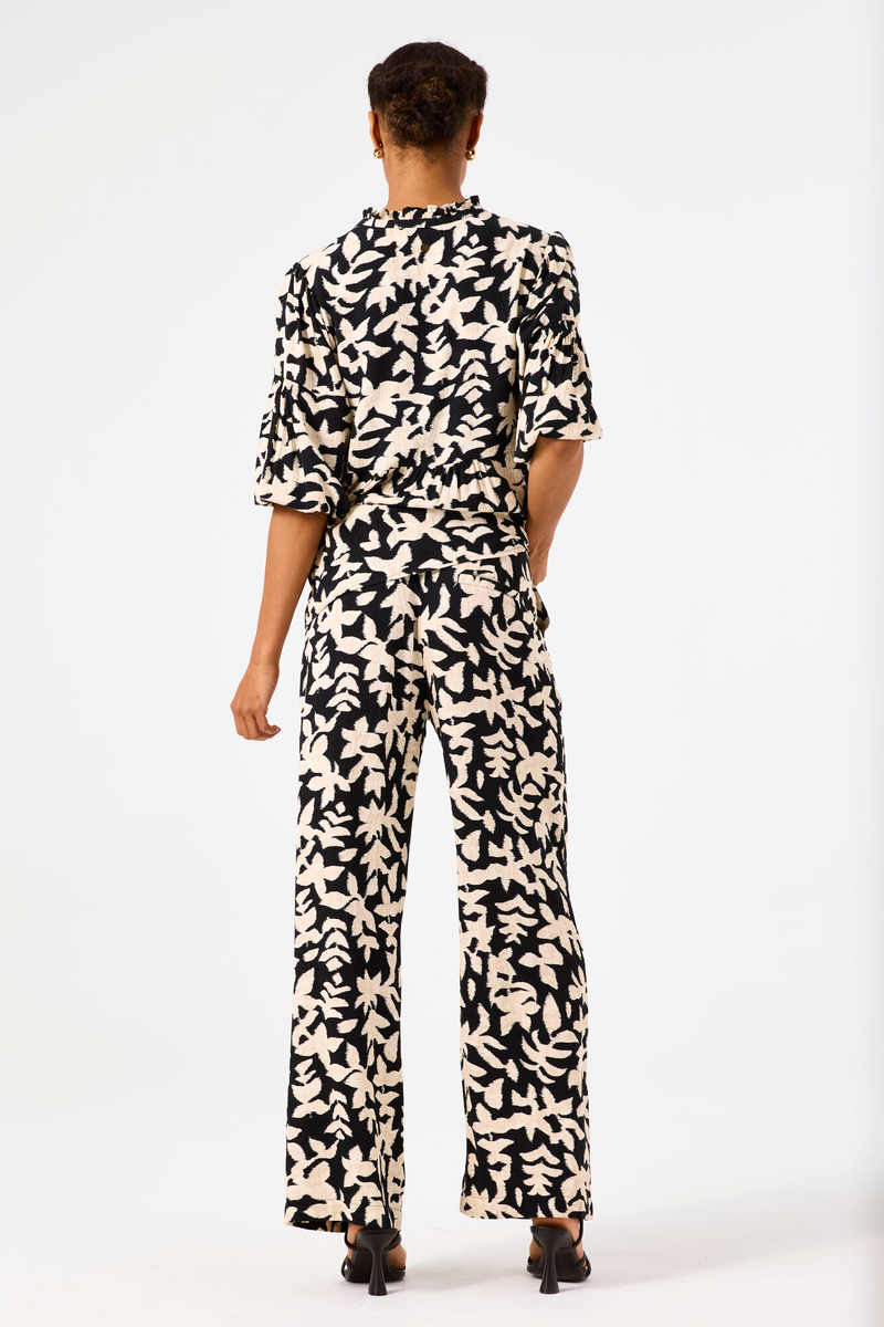 Hose mit Allover-Print und Bindegürtel