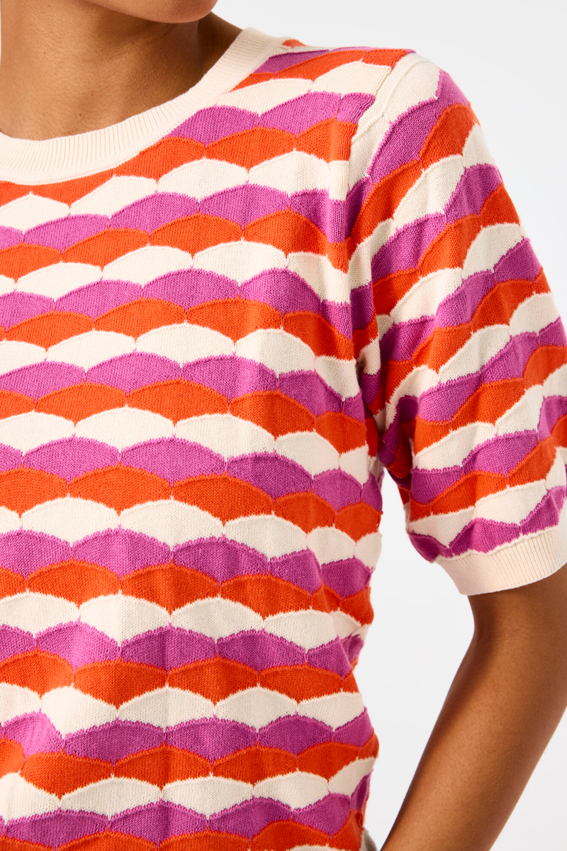 Ajourstrickpullover mit Muster.