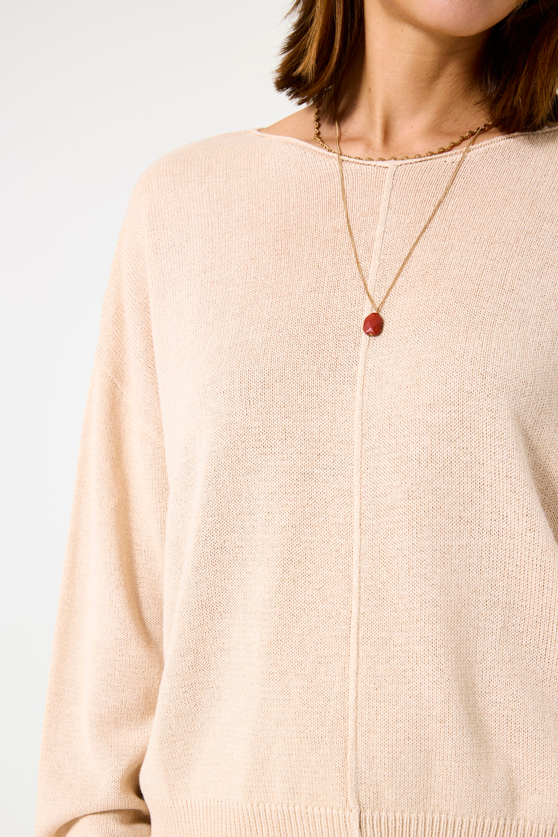 Pullover mit weitem Halsausschnitt.