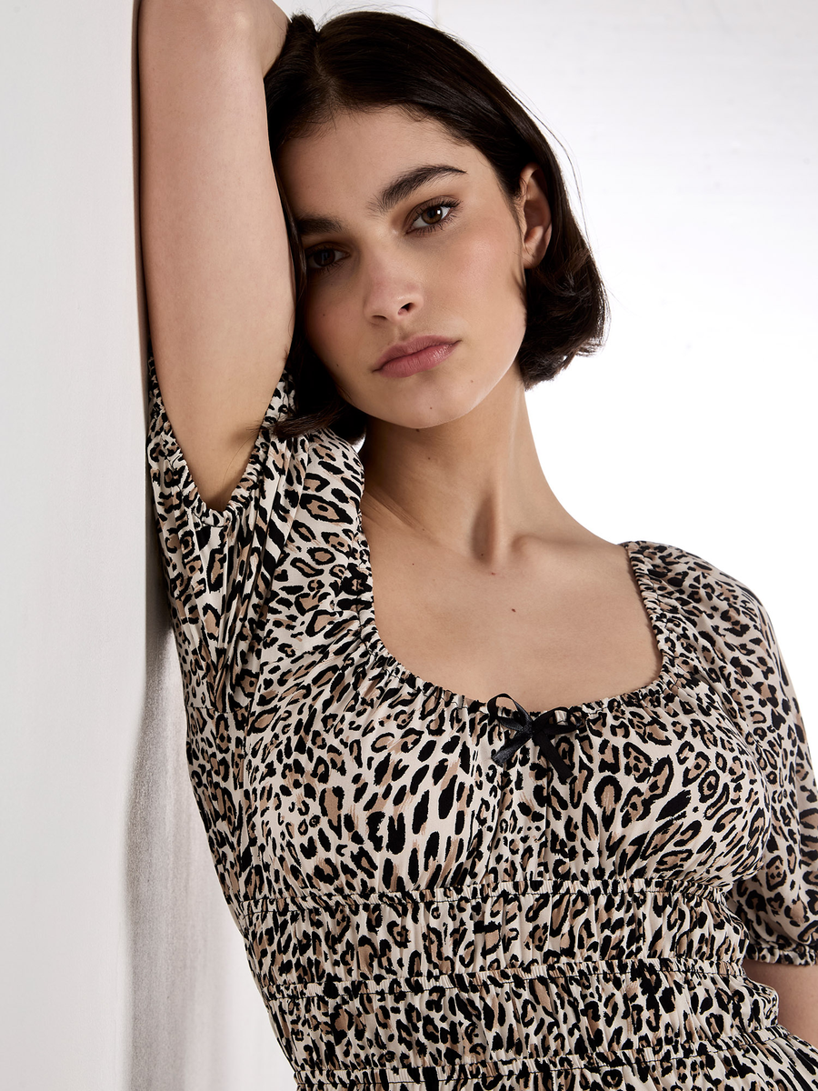 Midikleid mit Animal-Print & Milchmädchen-Ausschnitt | Apricot