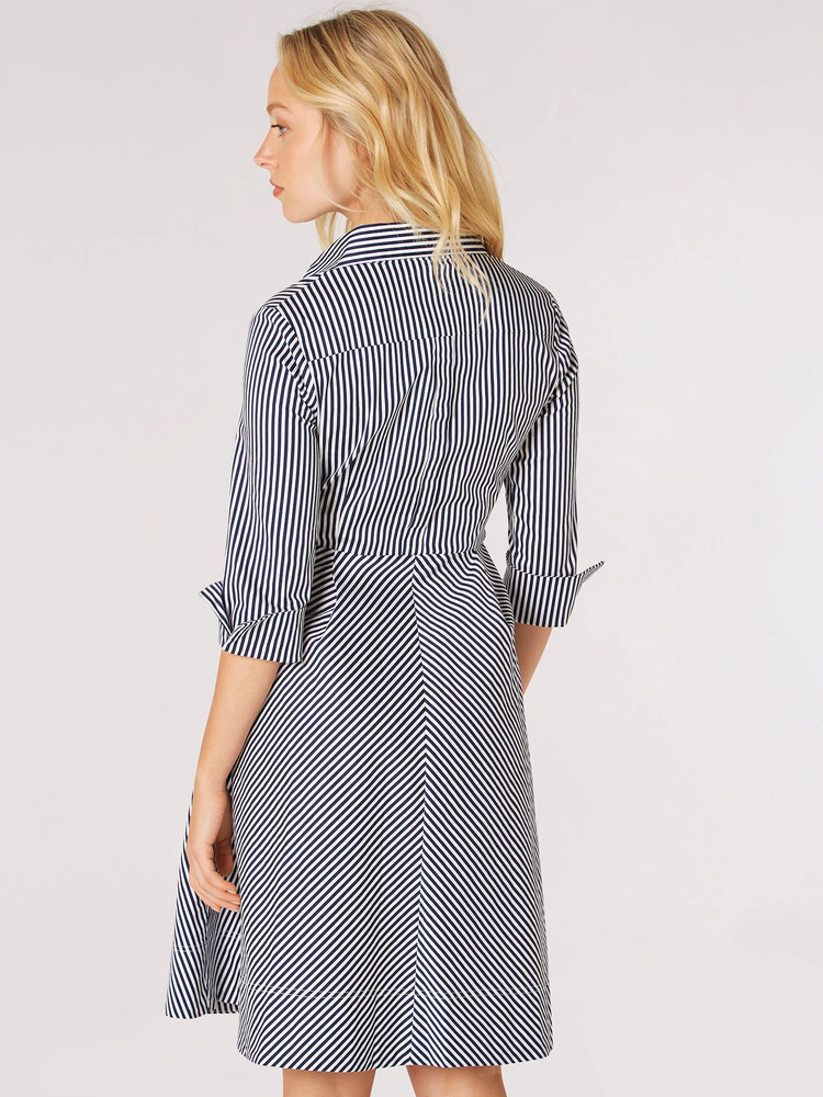 Kleid mit raffiniertem Streifenmuster | Apricot