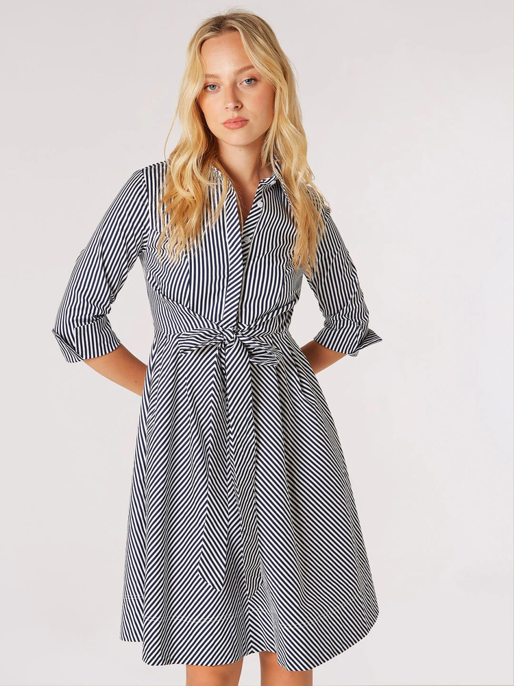 Kleid mit raffiniertem Streifenmuster | Apricot