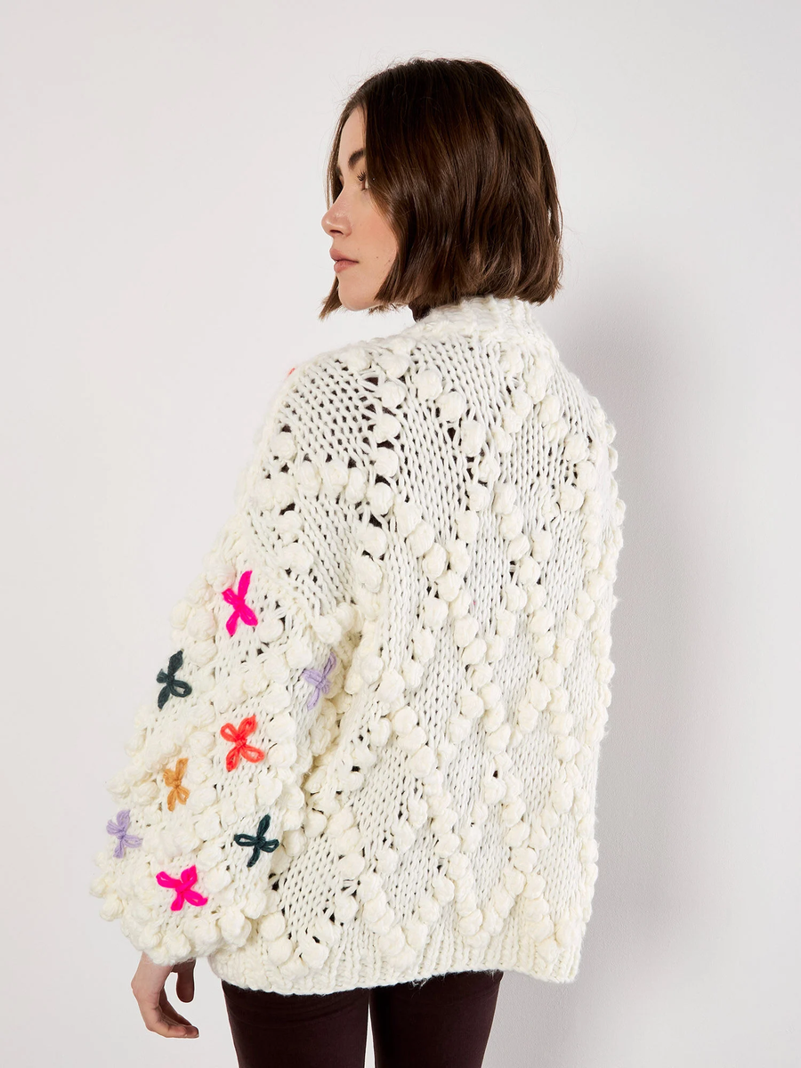 Grobstrick-Cardigan mit 3D-Blumen | Apricot