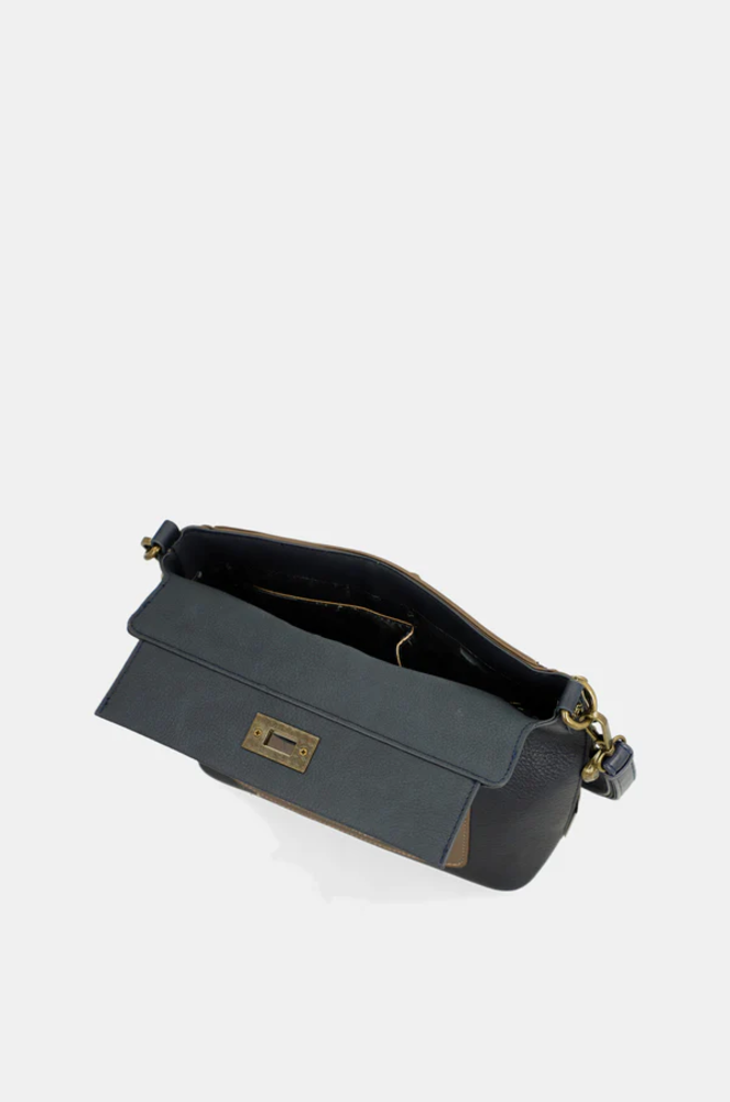 Umhängetasche "Studio" mit Klappe & kurzem Henkel  -Cross-body bag | Anekke