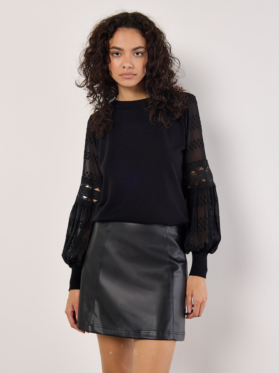 Pullover mit kontrastierenden Ärmeln in Schwarz "Chiffon Crochet Sleeves Jumper" | Apricot