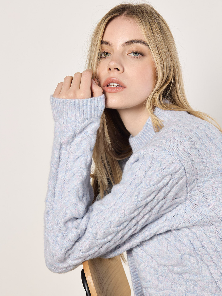 Wickelpullover mit Zopfmuster in hellblau "Cable Knit Mock Neck" | Apricot