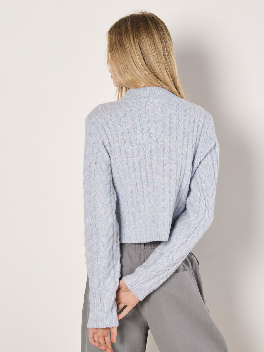 Wickelpullover mit Zopfmuster in hellblau "Cable Knit Mock Neck" | Apricot