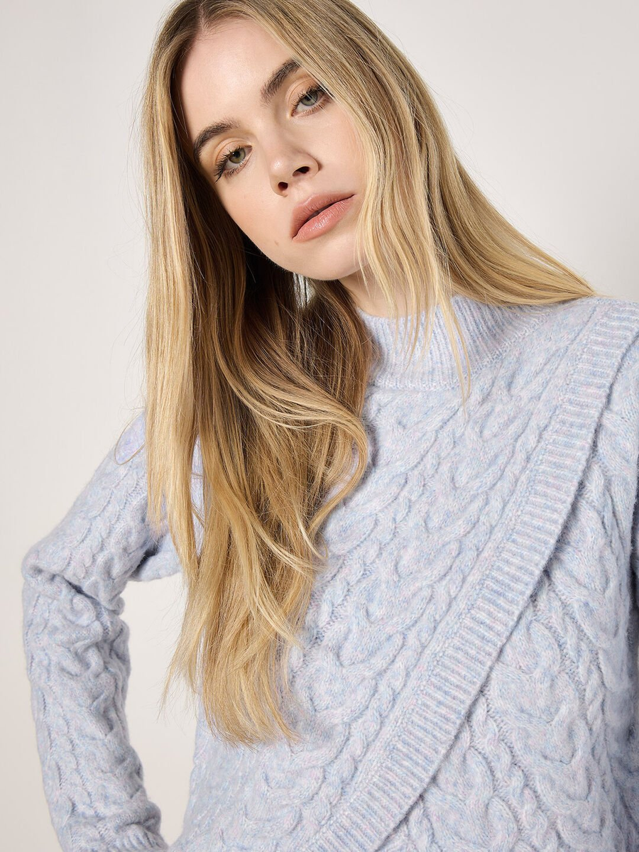 Wickelpullover mit Zopfmuster in hellblau "Cable Knit Mock Neck" | Apricot