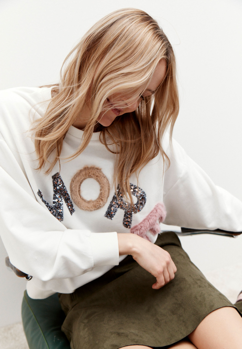 Sweatshirt mit " AMORE "- Schriftzug | More&More