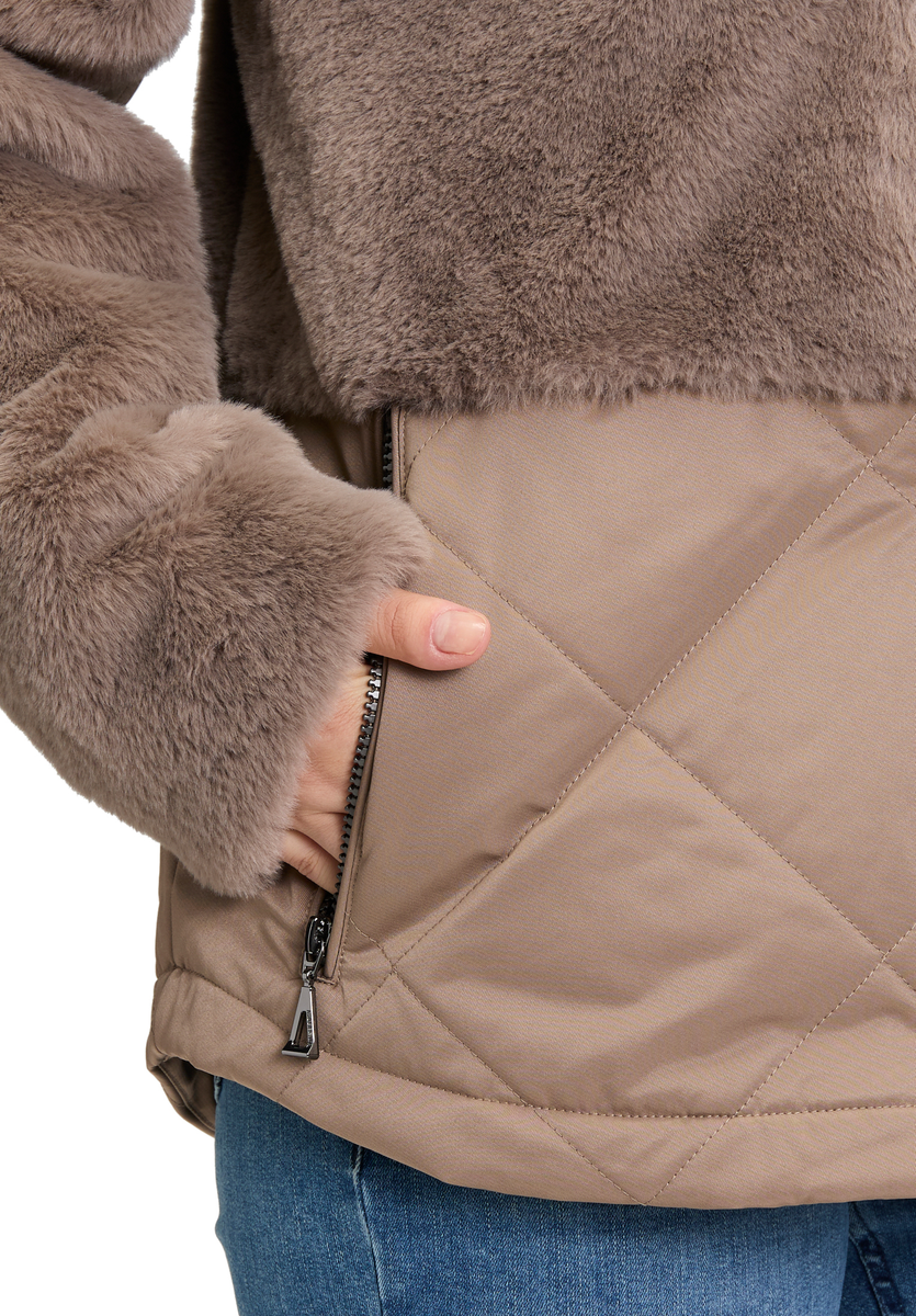 Kuschelige Plüschjacke | Amber & June