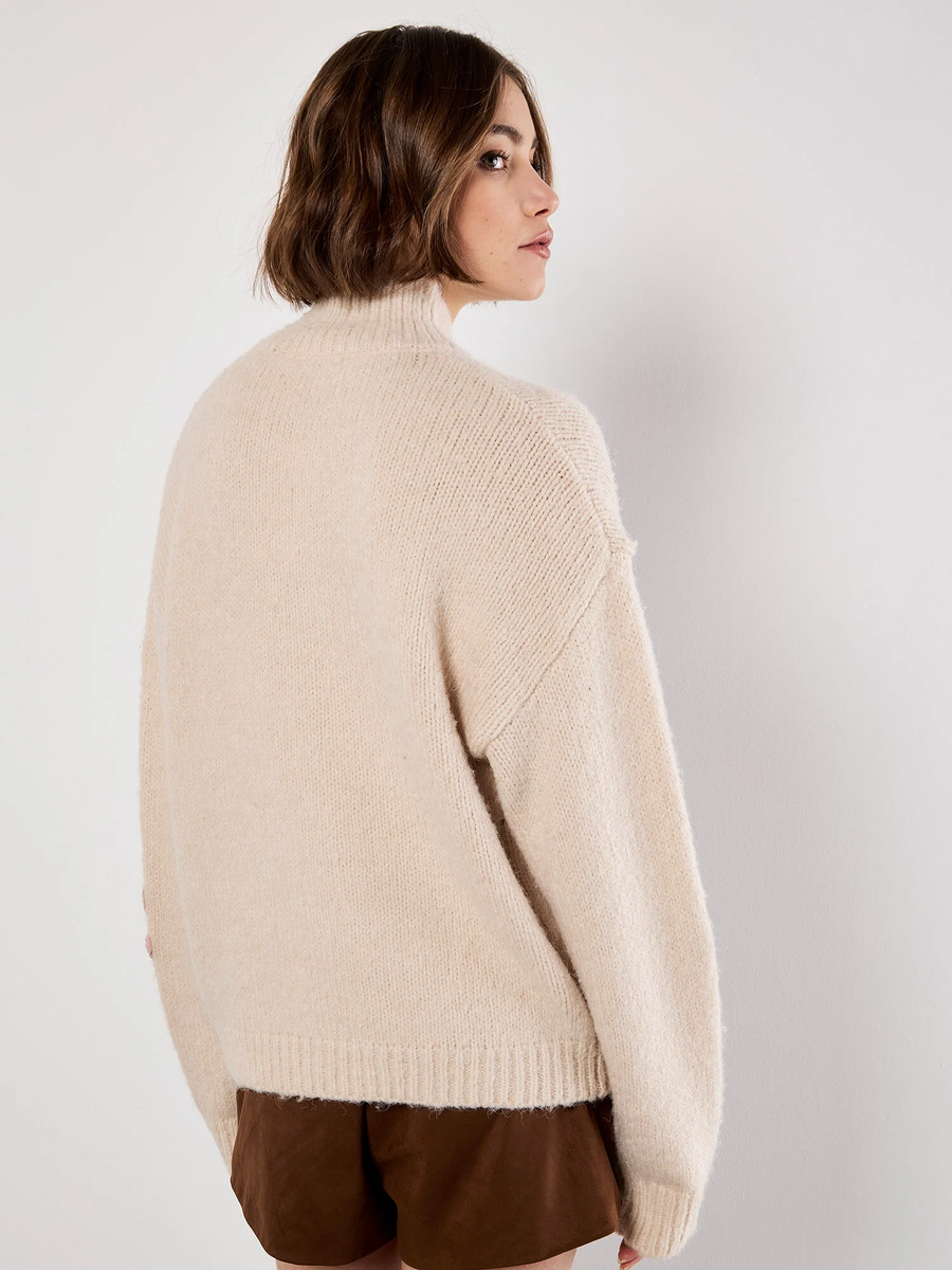 Grobstrickpullover mit Blumenstickerei | Apricot