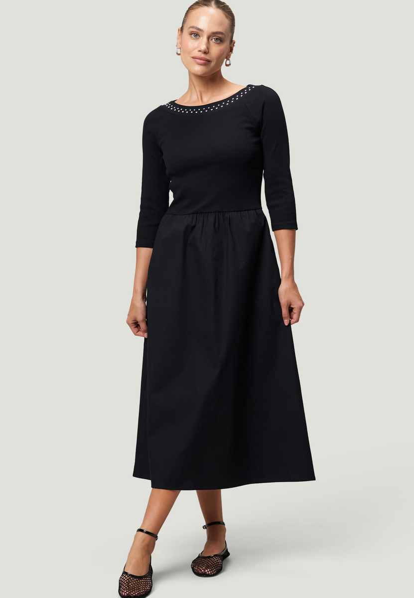 Midikleid
A-Linie mit Nieten | Zero