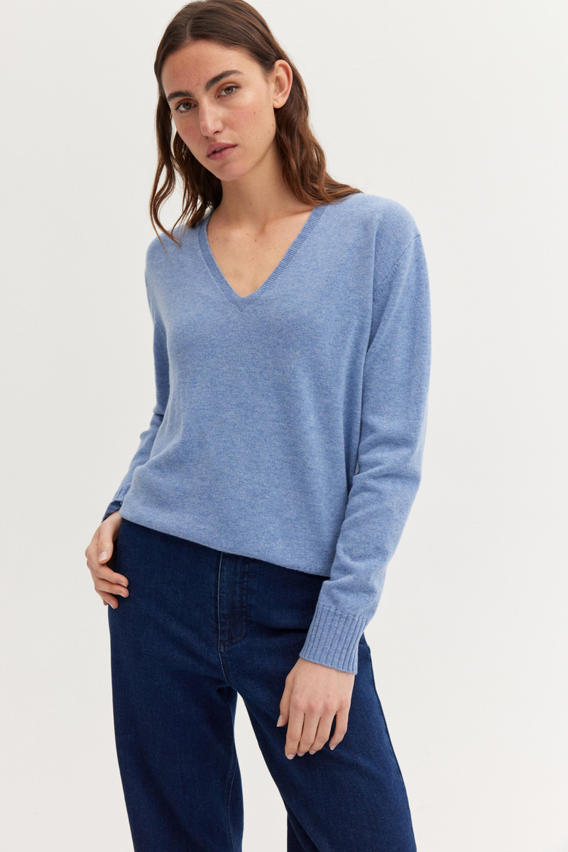 Merino Pullover mit V-Kragen | The Fashion People