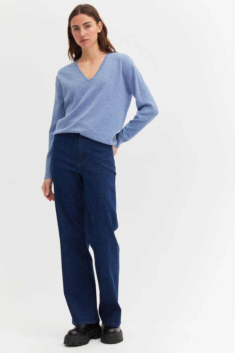Merino Pullover mit V-Kragen | The Fashion People