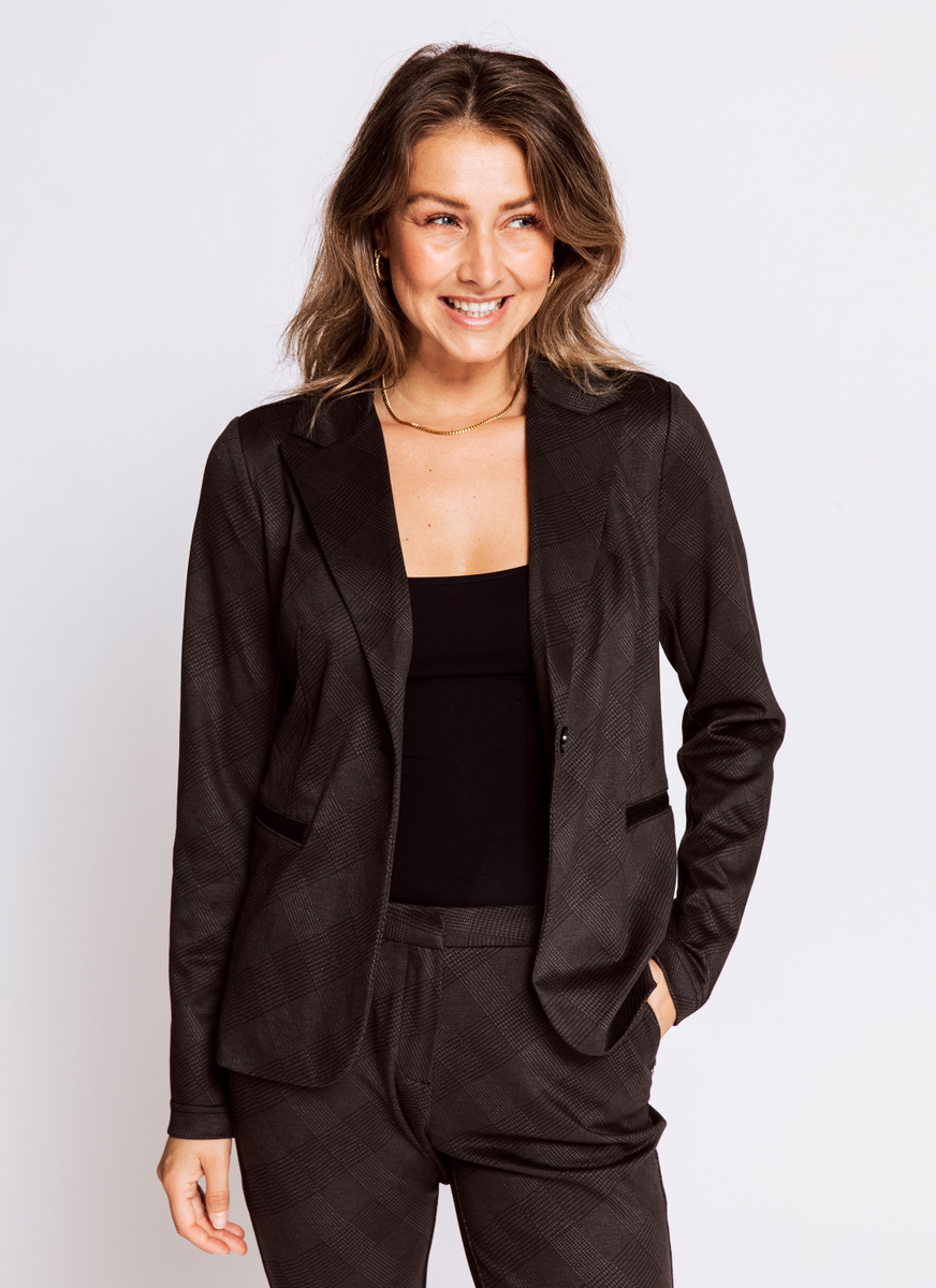 SALMA GREY